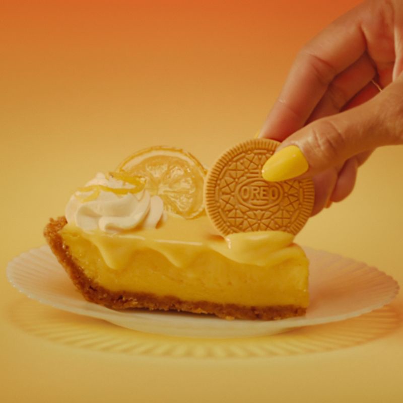 slide 7 of 14, Oreo Thins Lemon Creme Sandwich Cookies Family Size - 11.78oz, 11.78 oz