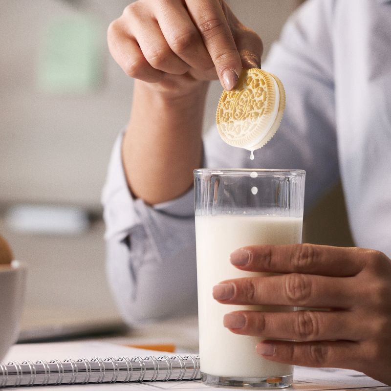 slide 3 of 14, Oreo Golden Sandwich Cookies Party Size - 24.16oz, 24.16 oz