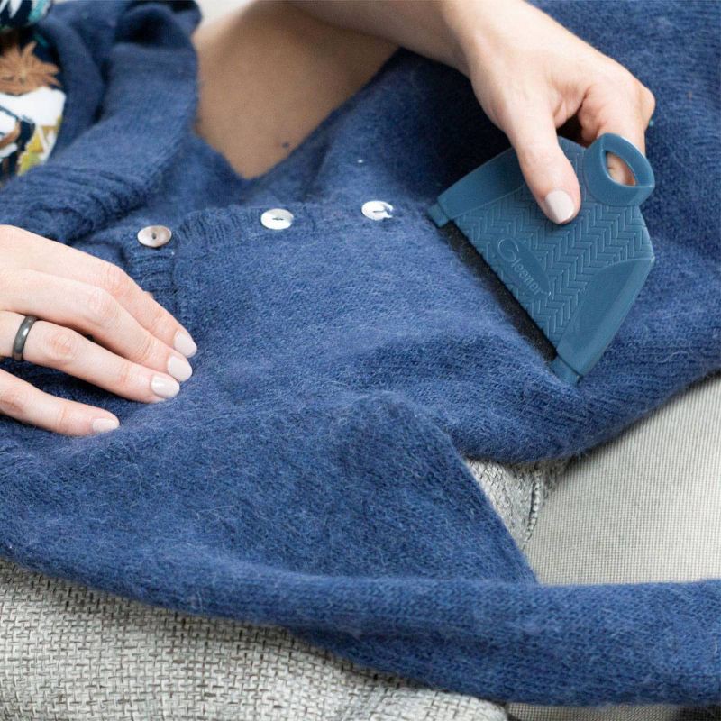 slide 3 of 9, Gleener Sweater Shaver: Lint Remover & Defuzzer, 90% Recycled Plastic, White/Blue, No Battery Needed, 1 ct