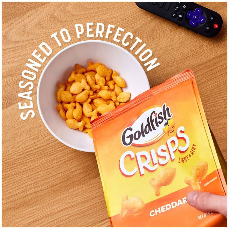 slide 7 of 11, Goldfish Crisps Cheddar Cheese Baked Chip Crackers Bag - 6.25oz, 6.25 oz
