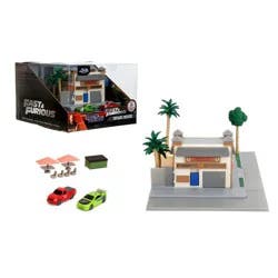 Universal Fast and Furious Hollywood Rides Nanoscene - Toretto's Market & Cafe Vehicle Playset: Toy Vehicle Set with 2 Cars, Plastic