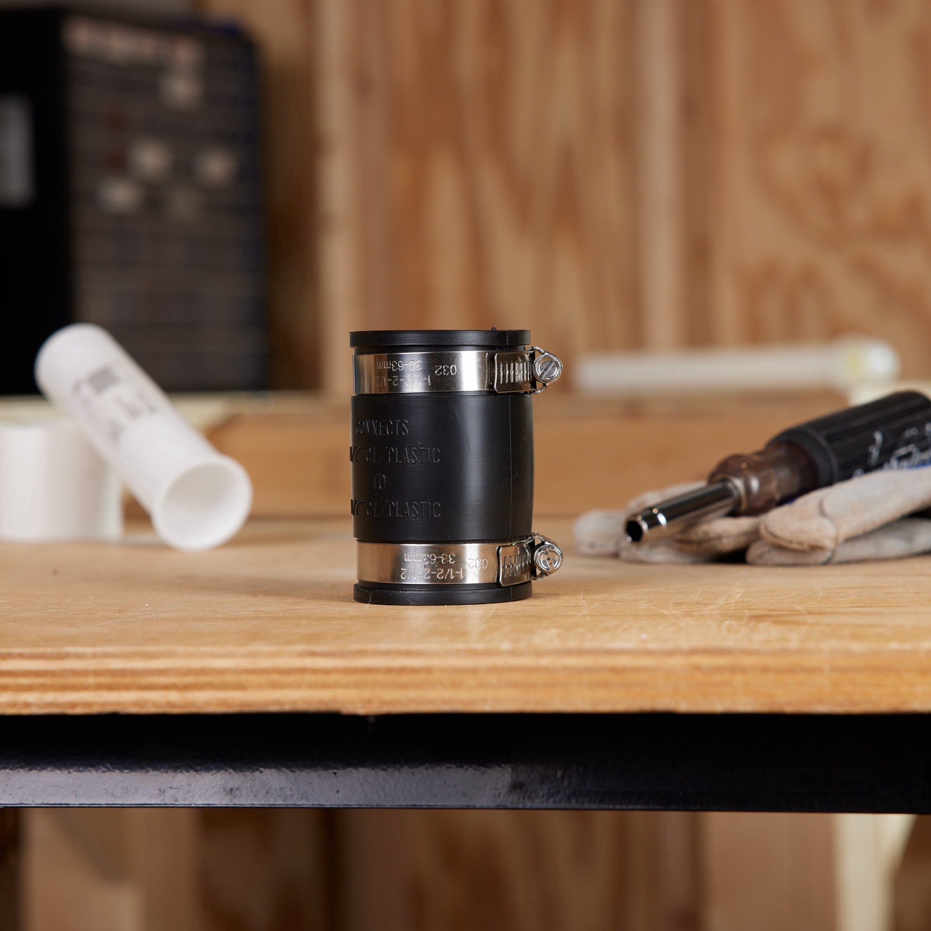 slide 2 of 6, Couple Flex 1-1/2"Socket, 1 ct