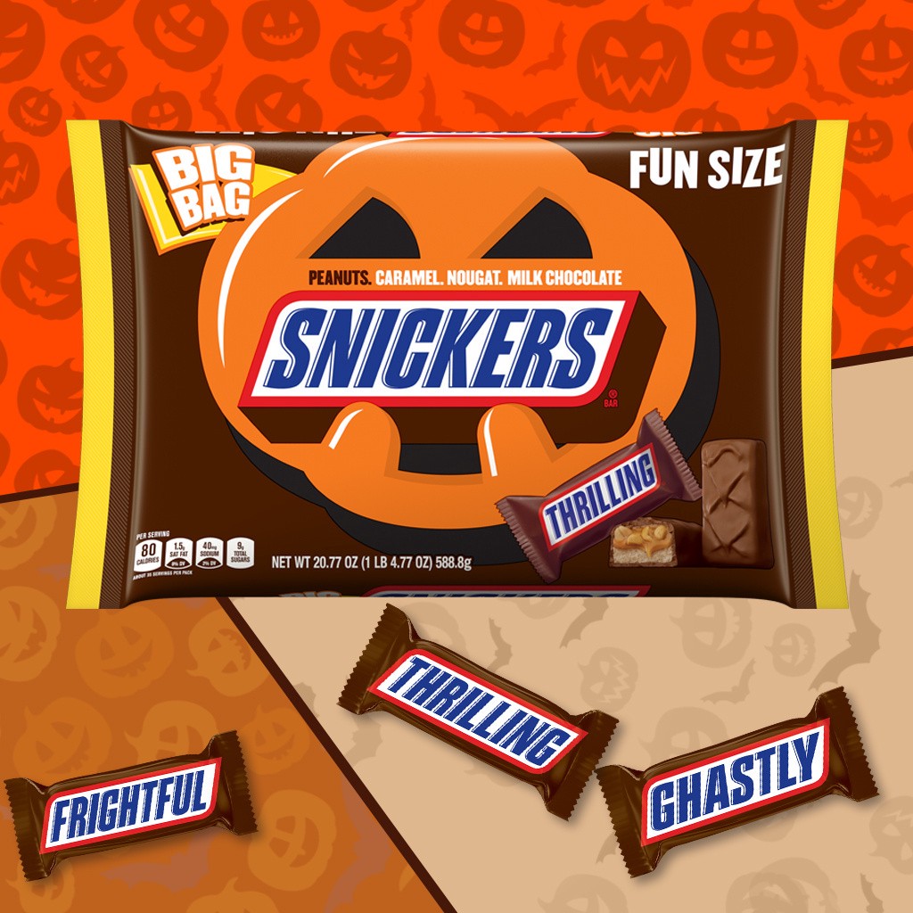 slide 4 of 5, SNICKERS Fun Size Halloween Chocolate Bars, 20.77 oz Bulk Candy Bag, 20.77 oz