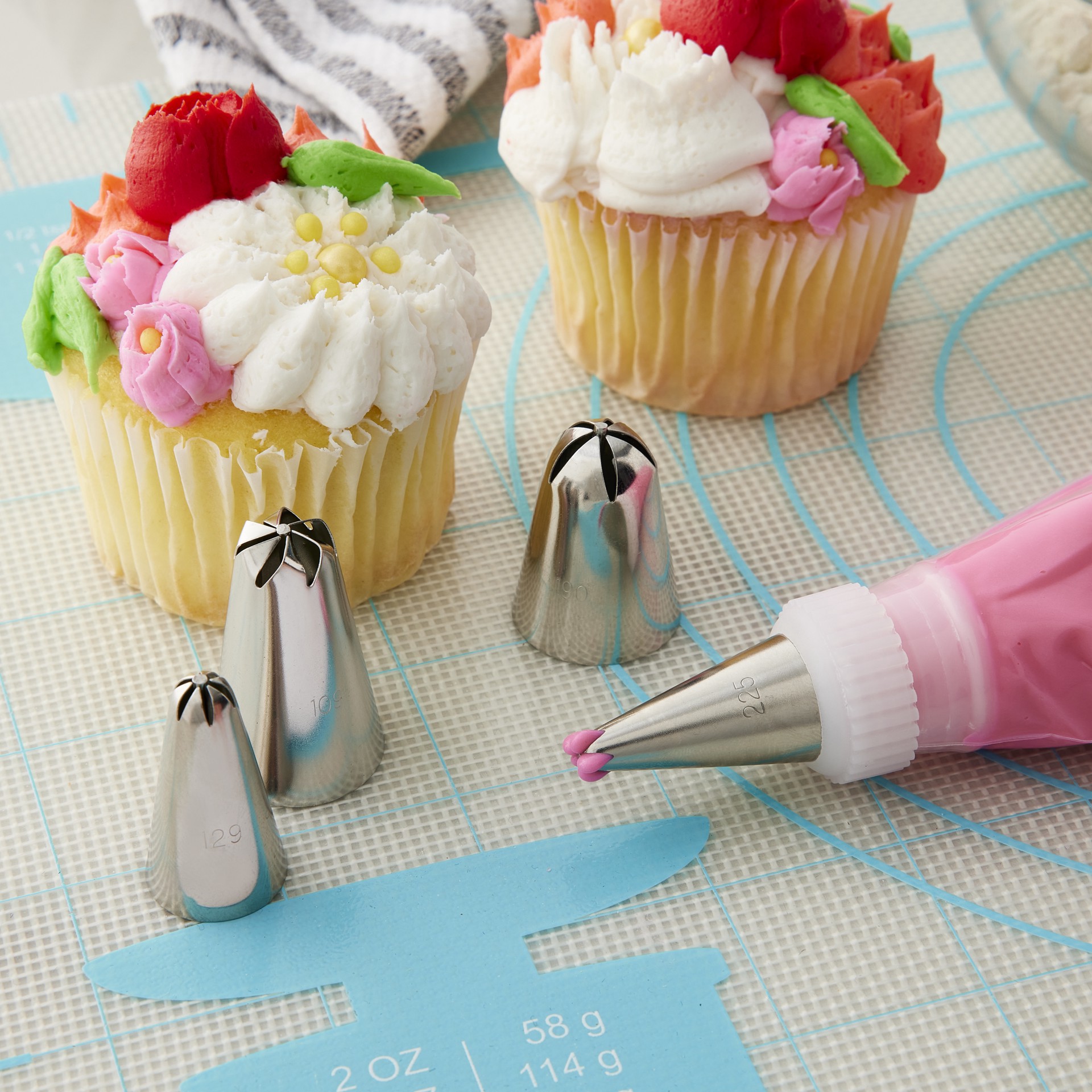 slide 4 of 4, Drop Flower Tip Set By Celebrate It, 1 ct