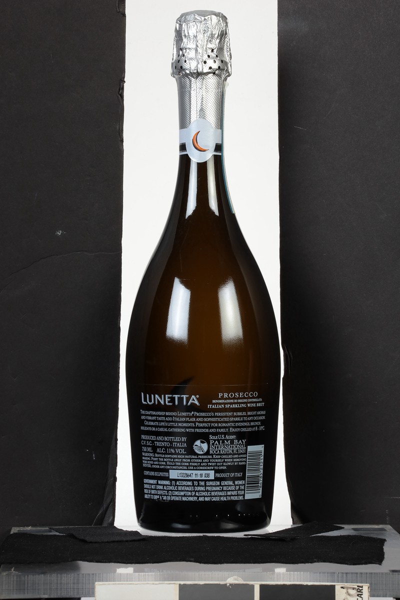 slide 8 of 10, Lunetta Brut, 750 ml