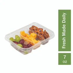 Fresh Made Grape, Cheese, and Pretzel Combo - 7 oz