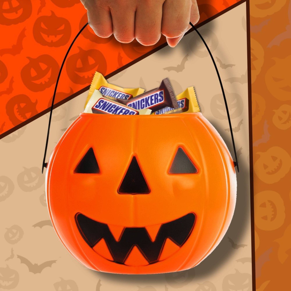 slide 5 of 6, Snickers Fun Size Halloween Mix Chocolate Candy Bars, 18.51 oz. Bag, 18.51 oz