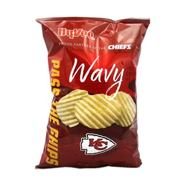 slide 1 of 1, Hy-Vee Wave Kc Chiefs Potato Chips, 8 oz