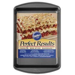 Wilton Perfect Results Nonstick Lasagna Pan