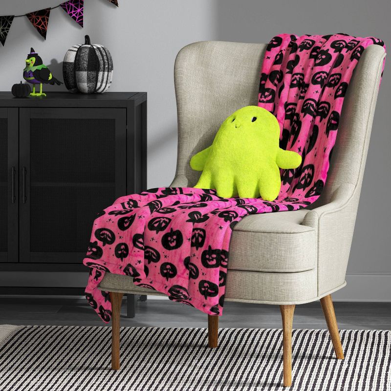 slide 2 of 5, Pumpkin Printed Plush Halloween Throw Blanket Pink - Hyde & EEK! Boutique™: Cozy Recycled Polyester, Knitted, 50x60", 1 ct