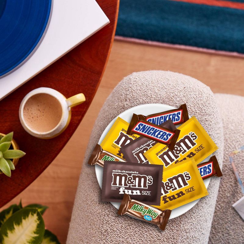 slide 7 of 11, Mars M&M's, Snickers & Milky Way Fun Size Chocolate Candies Variety Pack, Party Size - 19.2oz/35ct Bag, 19.2 oz, 35 ct