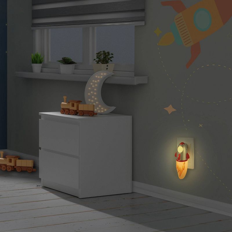 slide 6 of 8, Globe Electric Auto On/Off Rocket Night Light with Flicker Flame Light: Flickering LED Nightlight for Kids & Toddlers, 1 ct