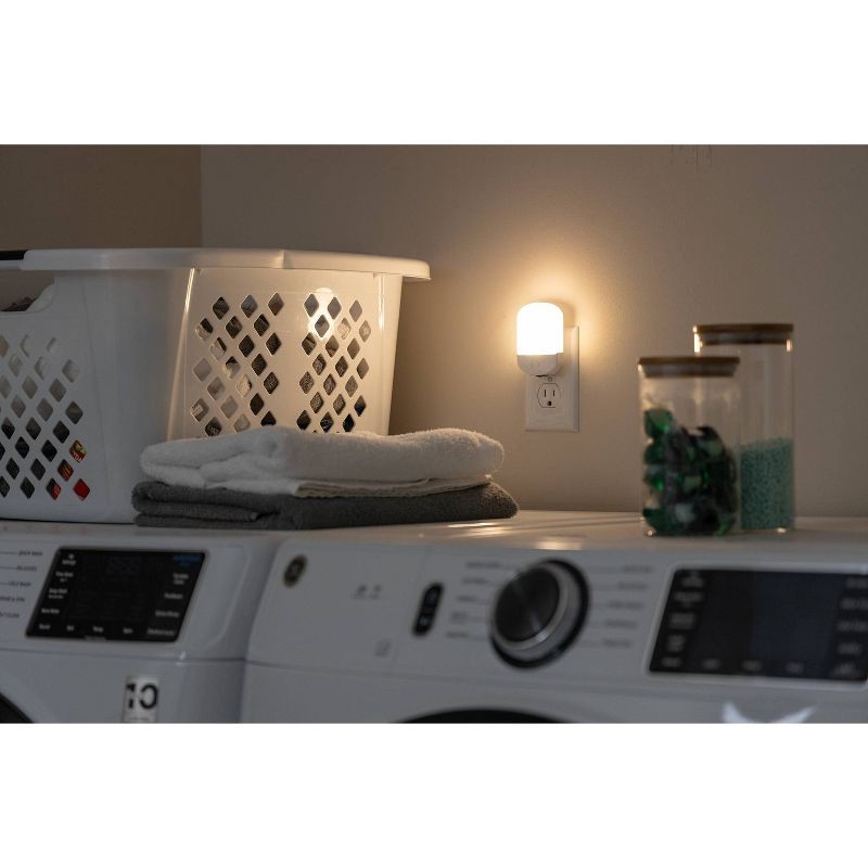 slide 8 of 14, Energizer Color Changing LED Light Sensing Night Light: Plug-In Nightlight for Kids', Electric Wall Plug, 0.5W LED, 1 ct