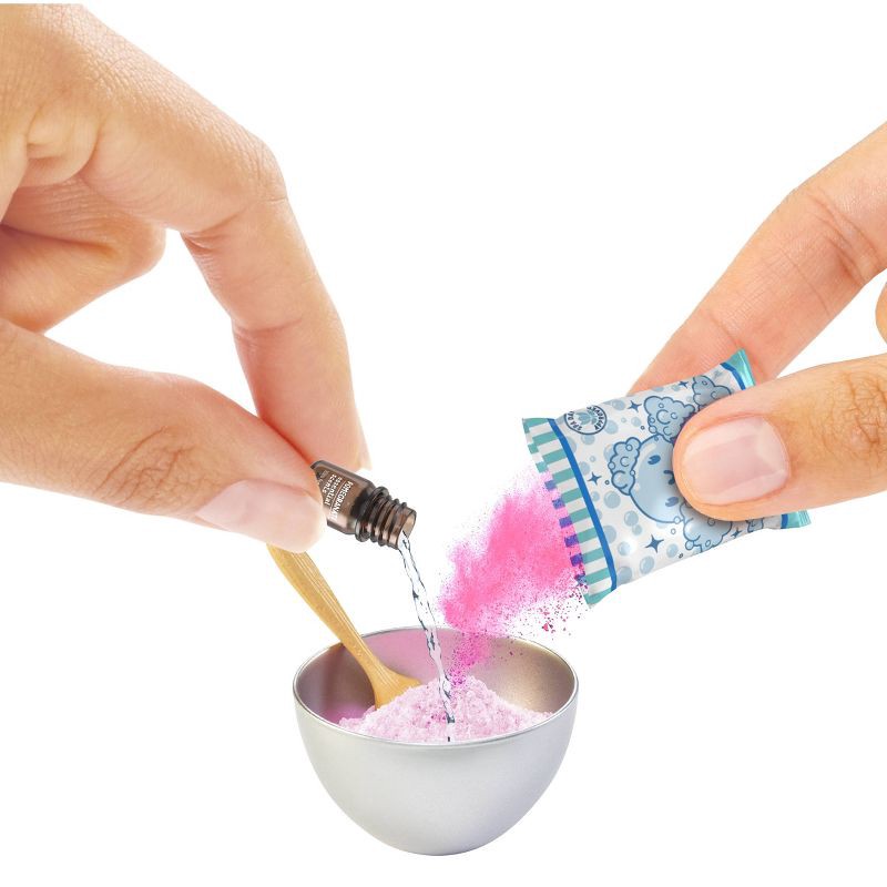 slide 2 of 6, MGA's Miniverse - Make It Mini Spa: Fashion Creativity Figures Accessory Set, 1 ct