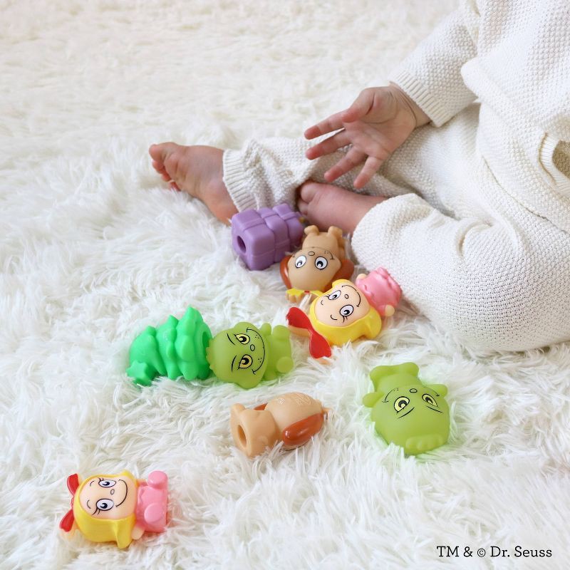 slide 8 of 10, Infantino Baby Grinch Bath Toy Gift Set - Christmas, 1 ct