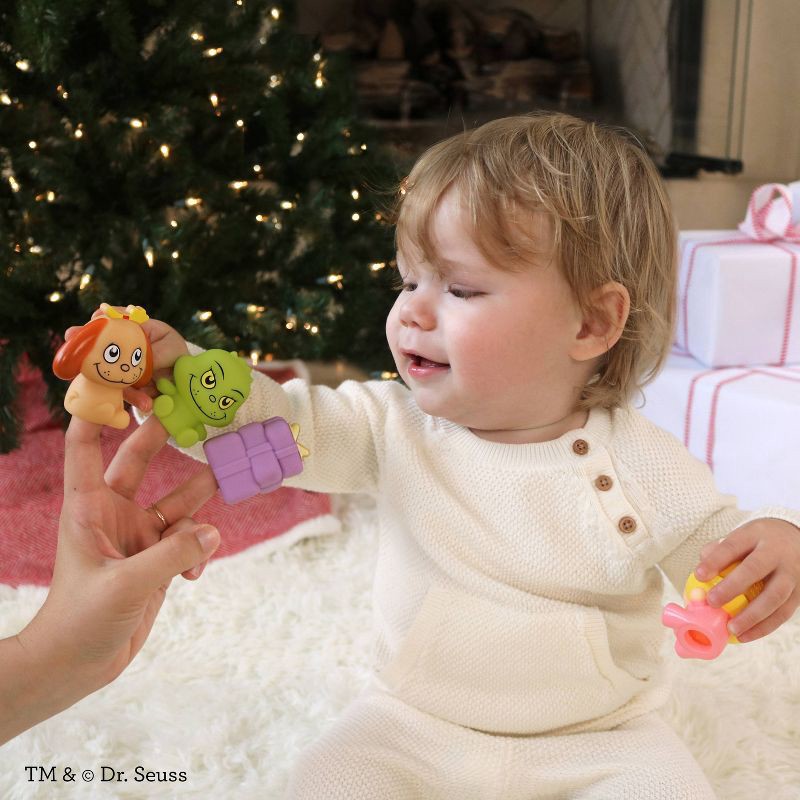 slide 9 of 10, Infantino Baby Grinch Bath Toy Gift Set - Christmas, 1 ct