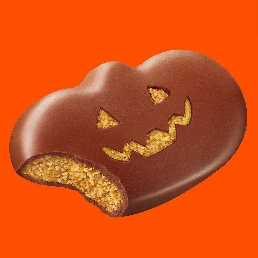 slide 4 of 7, REESE'S Milk Chocolate Peanut Butter Pumpkins, Halloween Candy Packs, 1.2 oz (6 Count), 6 ct