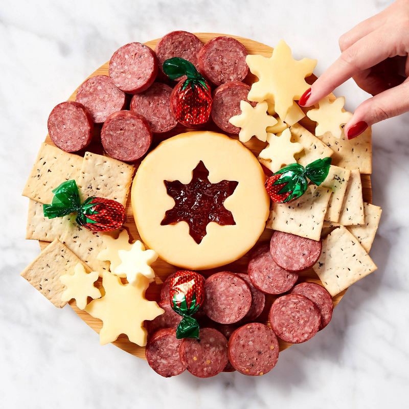 slide 5 of 6, Hickory Farms Christmas Gift Set Christmas Wreath Charcuterie Kit - 15.5oz, 15.5 oz