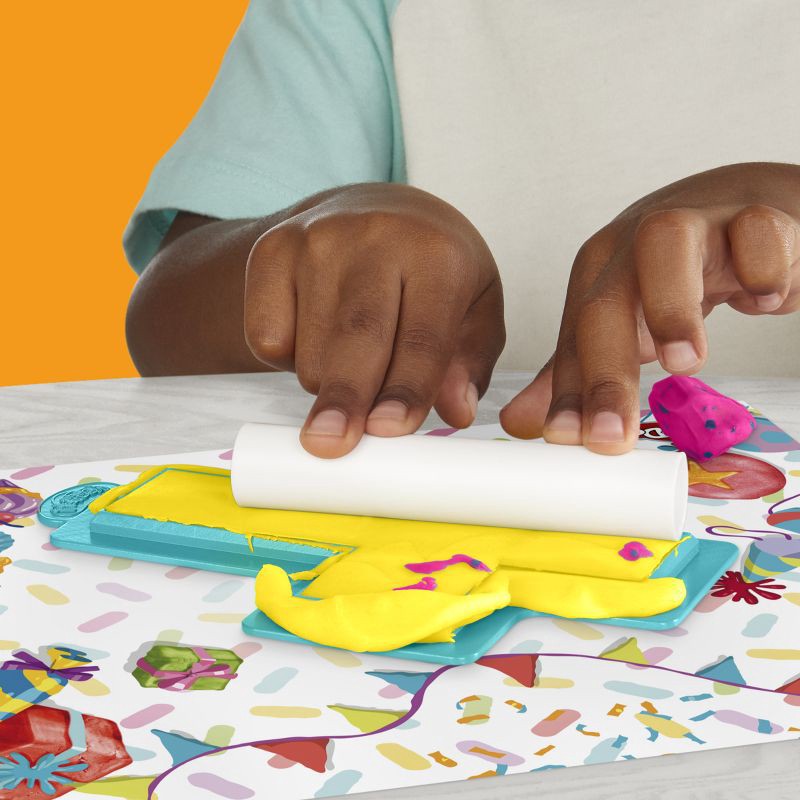 slide 9 of 11, Play-Doh Party Gifts Set, Christmas Gifts for Kids', 1 ct