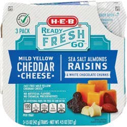 H-E-B Ready, Fresh, Go! Snack Trays - Mild Cheddar, Almonds, Raisins & White Chocolate