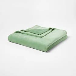 Twin/Twin XL Plush Blanket Sage Green - Room Essentials™