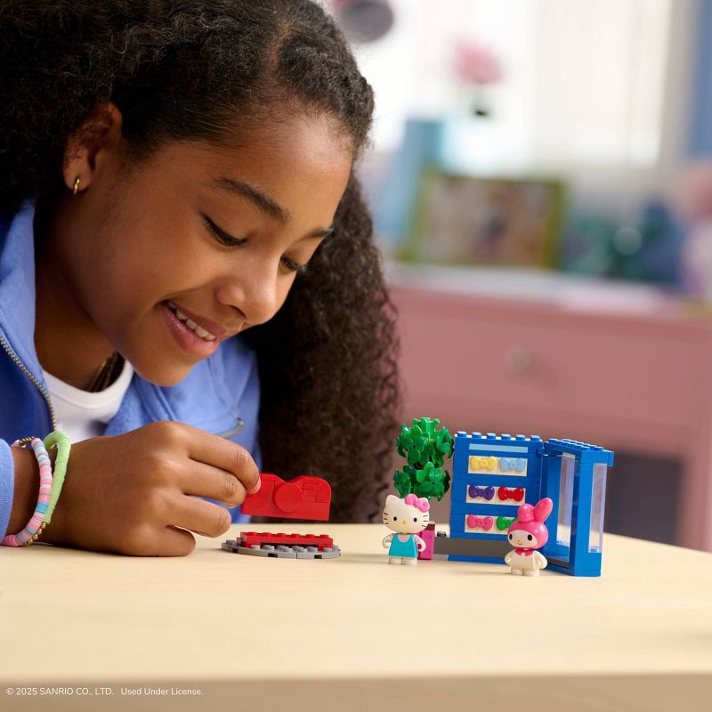 slide 16 of 20, BLDR Hello Kitty and Friends Badtz-Maru's Convertible Building Set with Badtz-Maru and Pompompurin Minifigures, 1 ct