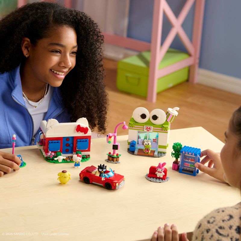 slide 17 of 20, BLDR Hello Kitty and Friends Badtz-Maru's Convertible Building Set with Badtz-Maru and Pompompurin Minifigures, 1 ct