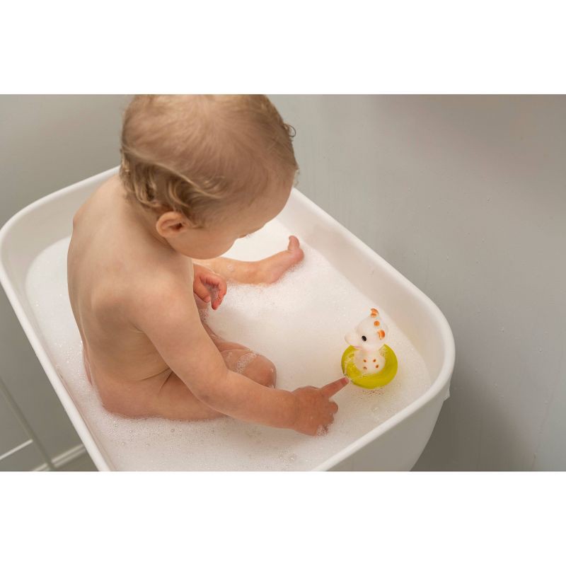 slide 8 of 9, Sophie la girafe Bathtime Gift Set, 1 ct