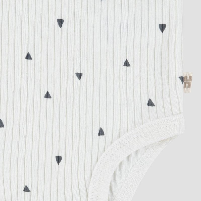 slide 9 of 9, Huggies Baby 3pk Giraffes Short Sleeve Bodysuit - Neutral 3M: Organic Cotton, Animal Pattern, Crotch Snap, 3 ct