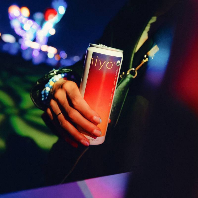 slide 7 of 8, Hiyo NA Hiyo Non-Alcoholic Blackberry Lemon Organic Social Tonic - 4pk/12 fl oz Cans, 4 ct; 12 fl oz