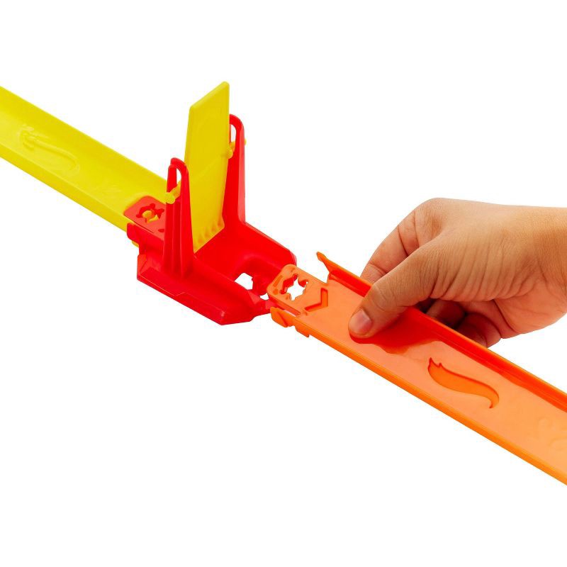 slide 4 of 6, Hot Wheels Action Hot Ones Freeway Frenzy Toy Vehicle Track - 25pk, 25 ct