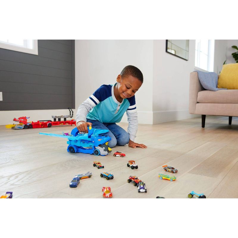 slide 2 of 17, Hot Wheels City Ultimate Dragon Hauler Toy Vehicle Playset - 4pk, 4 ct