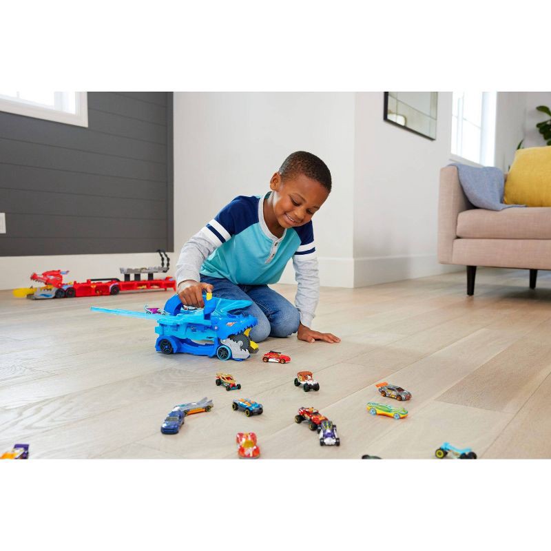 slide 9 of 17, Hot Wheels City Ultimate Dragon Hauler Toy Vehicle Playset - 4pk, 4 ct