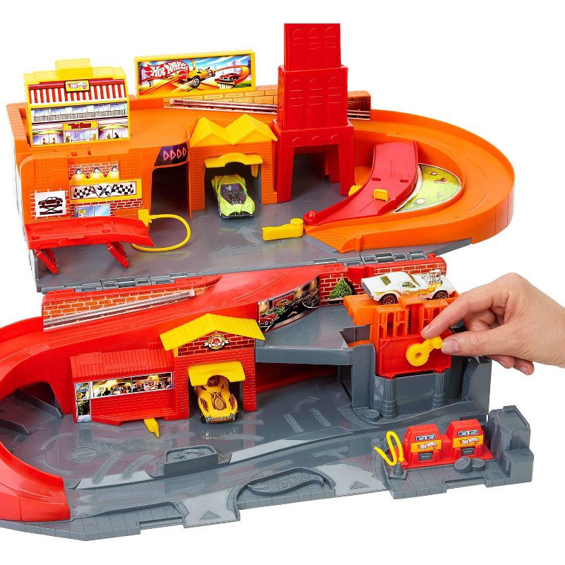 slide 3 of 6, Hot Wheels City Sto & Go Refresh Toy Vehicle Playset - 6pk, 6 ct