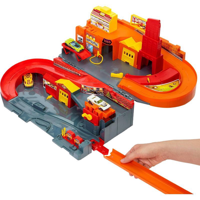 slide 4 of 6, Hot Wheels City Sto & Go Refresh Toy Vehicle Playset - 6pk, 6 ct