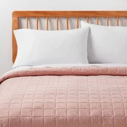 King Microfiber Quilt Light Pink - Room Essentials™