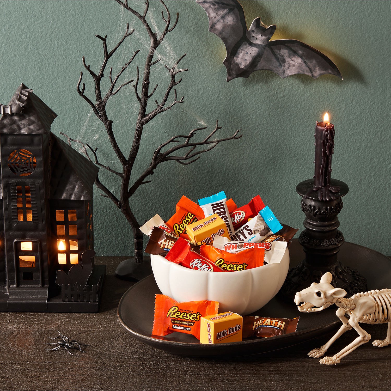 slide 3 of 5, Hershey's Miniatures Chocolate and White Creme Assortment Candy, Halloween, 70.7 oz, Bulk Variety Bag (220 Pieces), 70.70 oz