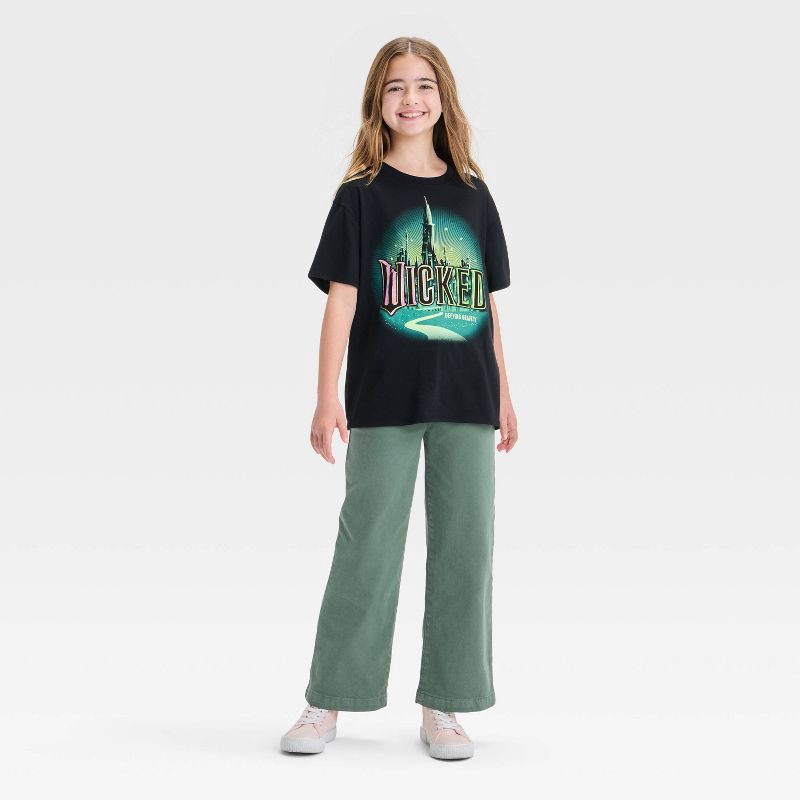 slide 4 of 4, Girls' Wicked Emerald City Oversized Short Sleeve Graphic T-Shirt - Black L, 1 ct