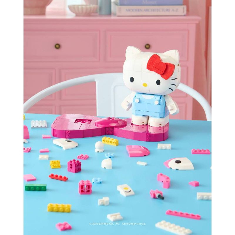 slide 11 of 14, BLDR Deluxe Large-Form Buildable Character - Hello Kitty & My Melody: 742-Piece Plastic Set for Creative Thinking, 1 ct