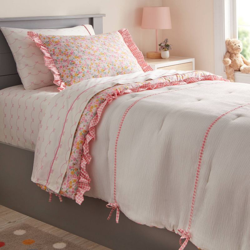slide 2 of 5, Twin Reversible Crinkle Bow Gingham Floral Kids' Comforter Set White - Pillowfort™, 1 ct