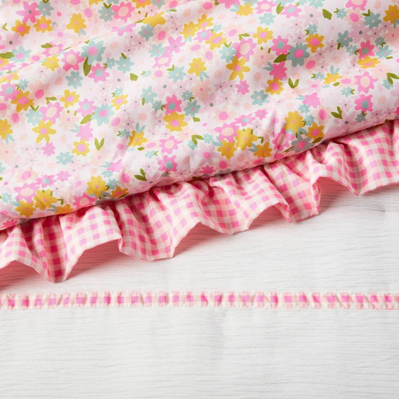 slide 3 of 5, Twin Reversible Crinkle Bow Gingham Floral Kids' Comforter Set White - Pillowfort™, 1 ct