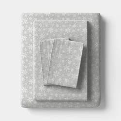 King Christmas Flannel Sheet Set Gray Snowflake - Wondershop™