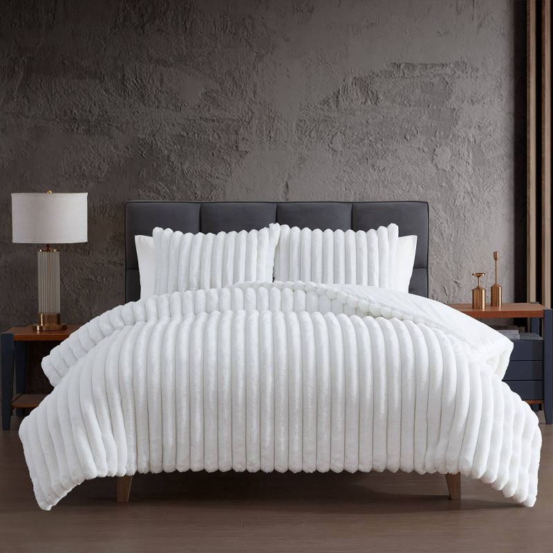 slide 2 of 6, Hallmart Collectibles 3pc Queen Comforter Set Ivory, 3 ct