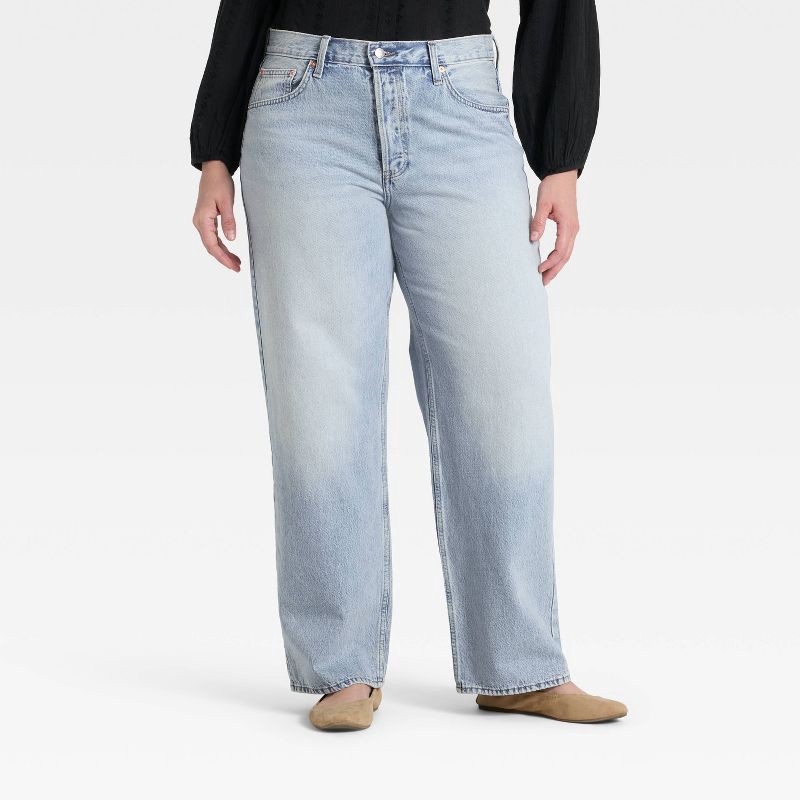 slide 4 of 5, Women's Mid-Rise 90's Baggy Denim Jeans - Universal Thread™ Light Wash 4, 1 ct