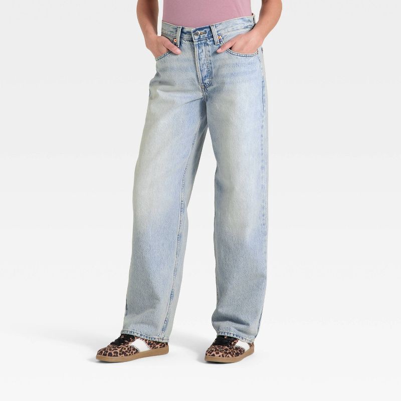 slide 1 of 5, Women's Mid-Rise 90's Baggy Denim Jeans - Universal Thread™ Light Wash 4, 1 ct