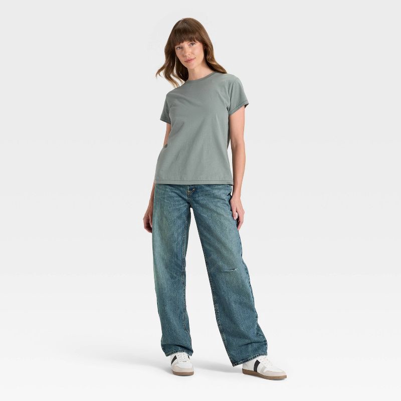 slide 3 of 5, Women's Mid-Rise 90's Baggy Denim Jeans - Universal Thread™ Vintage Dark Wash 14, 1 ct