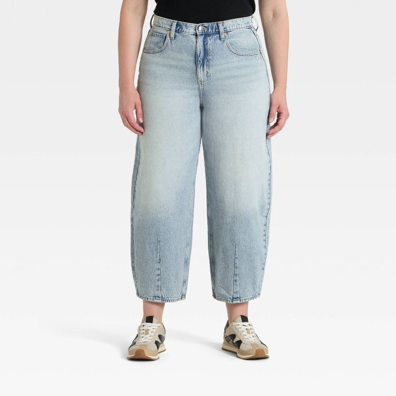 slide 4 of 5, Women's High-Rise Easy Barrel Ankle Jeans - Universal Thread™ Light Wash 10, 1 ct