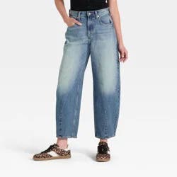 Women's High-Rise Easy Barrel Ankle Jeans - Universal Thread™ Medium Wash 10