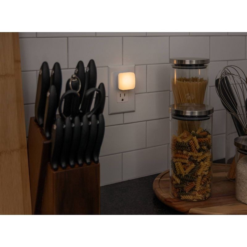 slide 3 of 8, Energizer 4pk Square Glo Dot Light Sensing 3000K Nightlights White, 4 ct