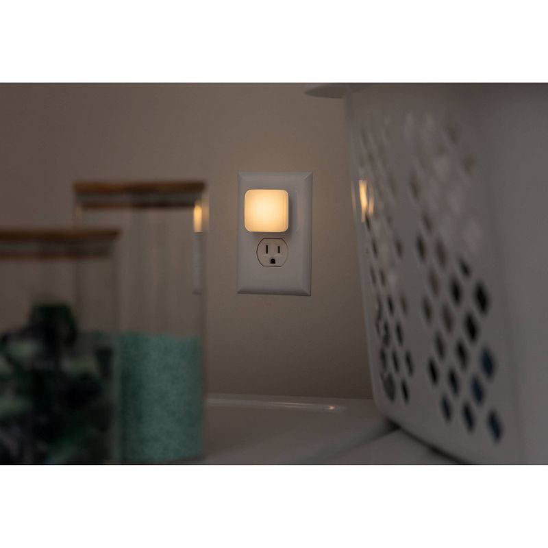 slide 4 of 8, Energizer 4pk Square Glo Dot Light Sensing 3000K Nightlights White, 4 ct